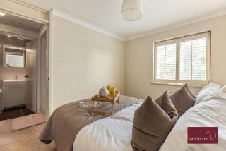 Twickenham - One Bedroom Flat - With Parking - 4