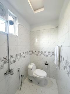 Cozy 1BR Designer Apartment, Gulberg Greens - 3