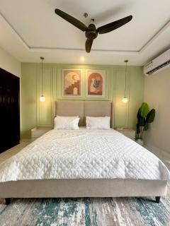 Cozy 1BR Designer Apartment, Gulberg Greens - Islamabad - 4