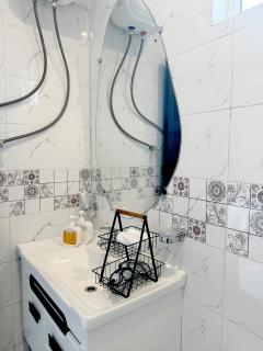 Cozy 1BR Designer Apartment, Gulberg Greens - 4