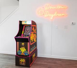 Newly Renovated l Fire Pit Hot Tub Arcade - 5