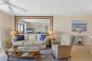 407 - 2/2 Nicely Updated Ocean View - 6