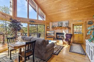 R & R Hideaway by American Patriot Getaways - 4