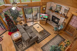 R & R Hideaway by American Patriot Getaways - 2