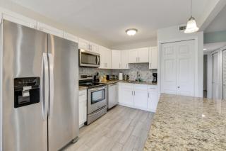 3 Mi to Siesta Key Beach Condo with Heated Pool! - 1