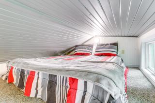 Swim On-Site Riverfront Studio in Mountain View! - - 2