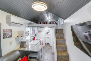 Swim On-Site Riverfront Studio in Mountain View! - - 1
