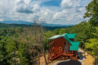Smoky Mountain Pool Lodge by American Patriot Getaways - 1