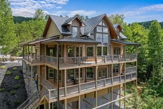 Smoky Mountain Bear Lodge by American Patriot Getaways - 6