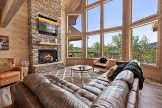 Smoky Mountain Bear Lodge by American Patriot Getaways - 3