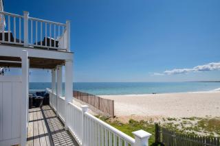 Oceanfront Cape Cod House by Rock Properties - 9