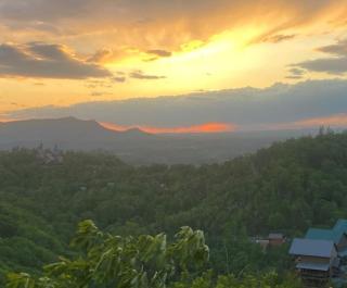 Smoky Mountain High by American Patriot Getaways - 3