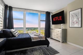 Relaxing Beach Escape - Oceanfront Pool and Tiki - 9