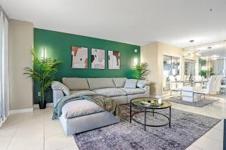 Relaxing Beach Escape - Oceanfront Pool and Tiki - 8