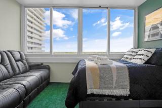 Relaxing Beach Escape - Oceanfront Pool and Tiki - 3