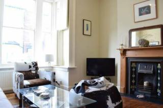Charming 2 Bedroom Home 3 mins from Arsenal Station - 3