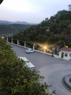 Beautiful Mountain View Aptt - 2