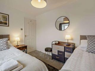 Corner Cottage, Yealand Redmayne, ideal family holiday, meet the resident animals - Beetham - 1