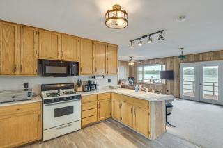 Scenic Views and Yard Mississippi River Retreat! - 4