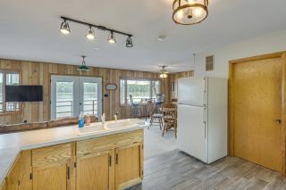 Scenic Views and Yard Mississippi River Retreat! - 3