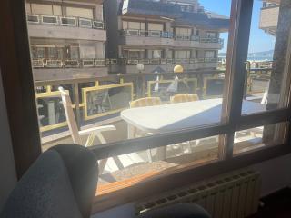Céntrico, primera línea de playa y piscina - 2