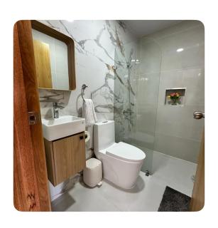 Modern apt with City View - 2