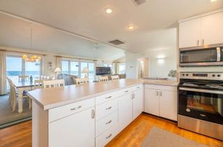 K2004 Dune Crest. Oceanfront! Private Pool! Pets OK! Rec Room and much more! - 2