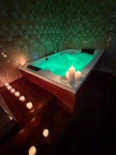 Lunarist Luxury Private Jacuzzi Suites Tirana - 1