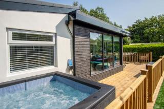 Cedars Lodge - Hot Tub - Penally - Tenby - 8