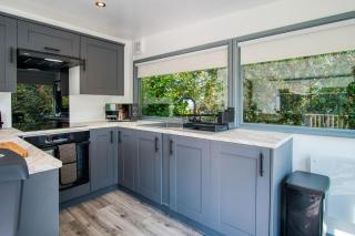 Cedars Lodge - Hot Tub - Penally - Tenby - 7