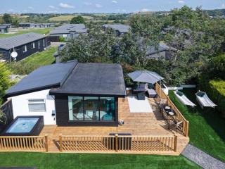 Cedars Lodge - Hot Tub - Penally - Tenby - 6