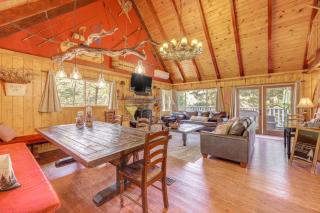 Game Room and 2 Decks Walkable Lake Arrowhead Cabin - 5