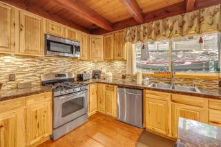 Game Room and 2 Decks Walkable Lake Arrowhead Cabin - 2