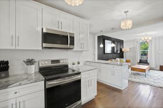 Charming 4BR with Private Patio and Historic Row Downtown - 5