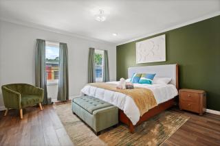 Charming 4BR with Private Patio and Historic Row Downtown - 1