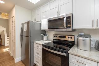 618 Queen's Grant - 2
