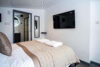 Cedars Lodge - Hot Tub - Penally - Tenby - 3