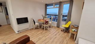 Central Worthing, seafront ,balcony flat - 6