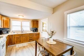 1 Mi to K-State Campus Central Manhattan Home - Manhattan - 5