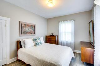 1 Mi to K-State Campus Central Manhattan Home - Manhattan - 2