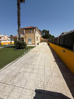Pool, BBQ & Soccer Villa - 4