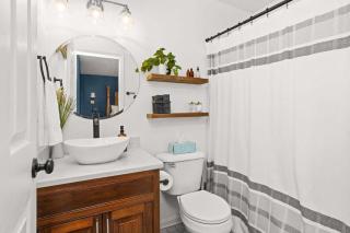 Wildcat Cottage Enchanting Home Ten Minutes to Downtown - 1