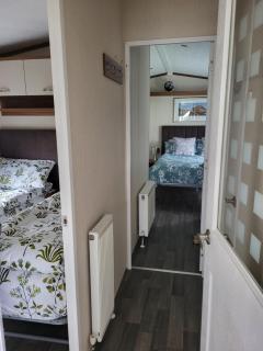 Seton Sands 2 Bedroom En-Suite Caravan with Bath - Port Seton - 2