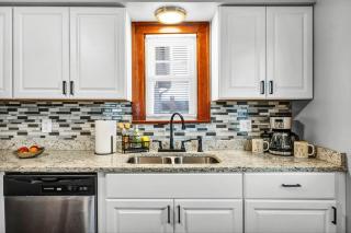 Suite Dreams Cleveland - 3