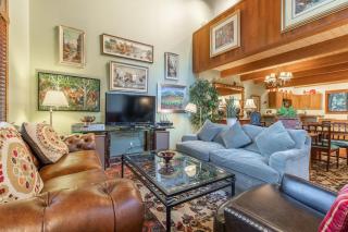 Townhouse Art Gallery in Mammoth's Best Location - 8