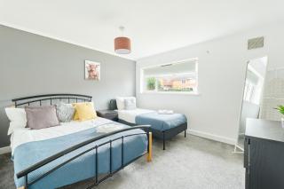 Luxehome-3BR-7guest-Freeparking-garden - Stoke on Trent - 3