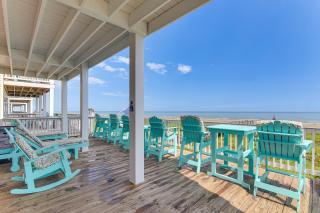 Steps to Sand Oceanfront Surfside Beach Retreat - 3