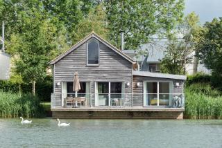 Lakeside property with hot tub Barn Owl HM08 - Somerford Keynes - 0