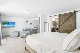 Off the Charts Inn - Saint James City - 2
