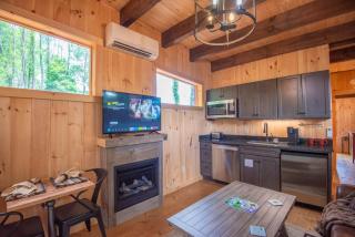 1 Mile to Downtown West Jefferson Camping Cabin #7 - 6